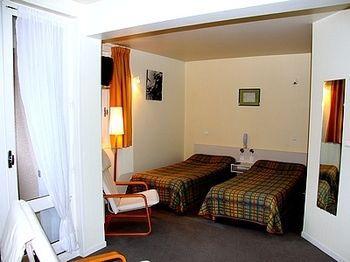 Les Chemins Francis - Modern Hotel Bagnols-les-Bains ภายนอก รูปภาพ