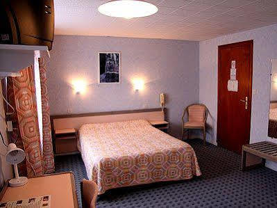 Les Chemins Francis - Modern Hotel Bagnols-les-Bains ภายนอก รูปภาพ