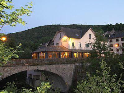 Les Chemins Francis - Modern Hotel Bagnols-les-Bains ภายนอก รูปภาพ